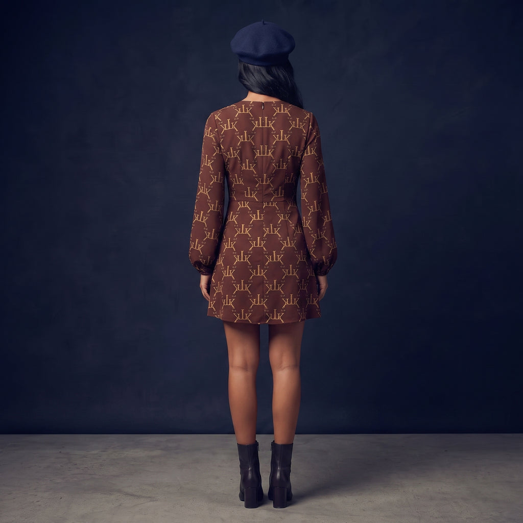 Robe Courte Monogrammée « LK » Encolure en V