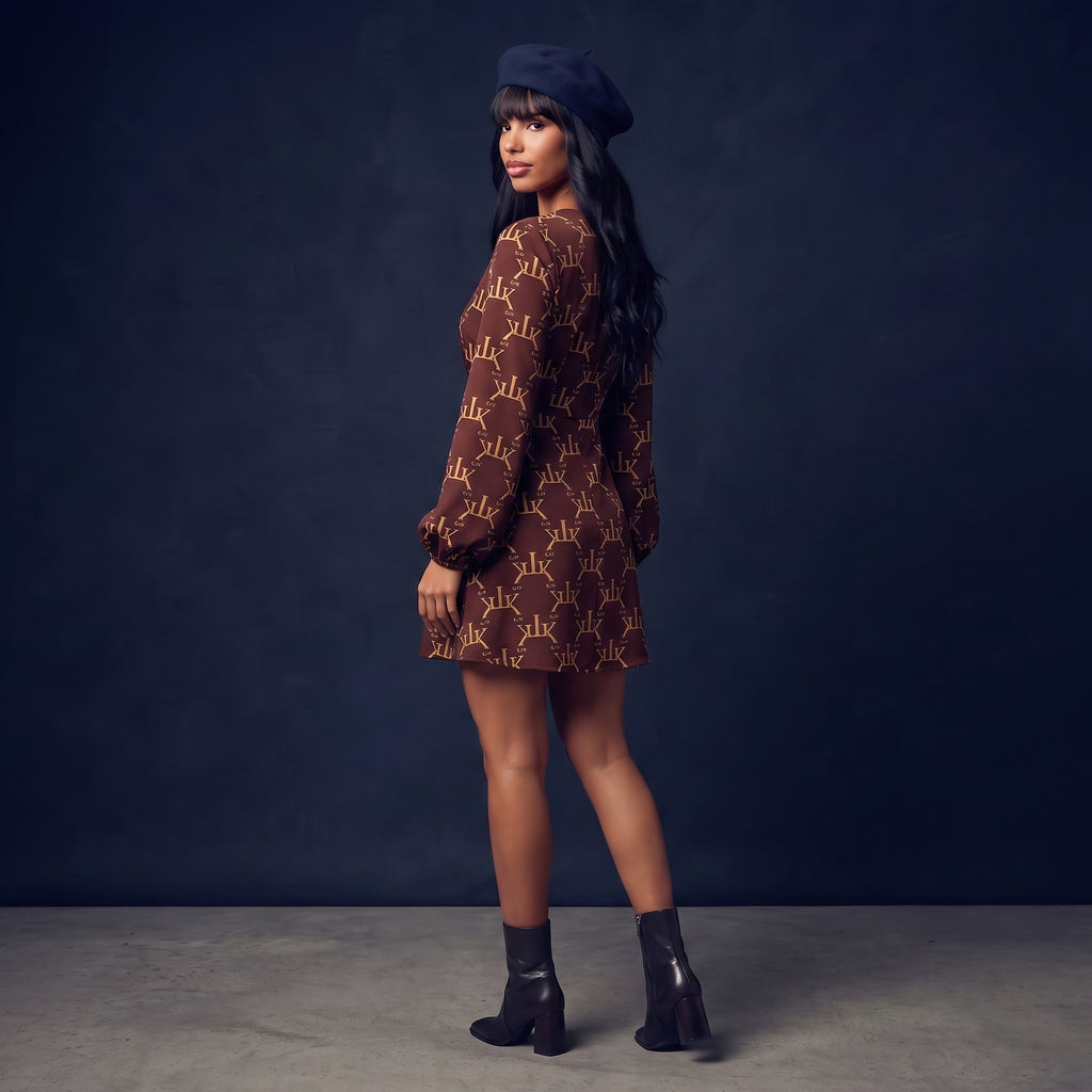 Robe Courte Monogrammée « LK » Encolure en V